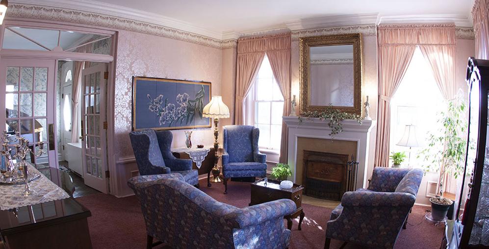 A photo of the south sitting room during 哈伯德's presidency, taken in 2006.